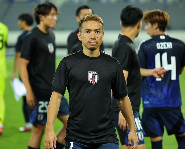 38岁长友佑都首发担任队长，日本球迷：他终于上场了
